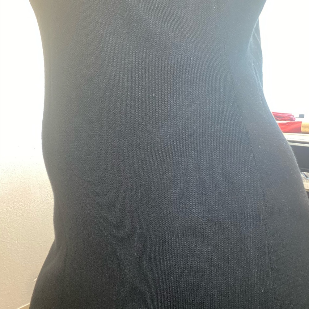 Simple BLACK BODY CON DRESS - Picture 6 of 11